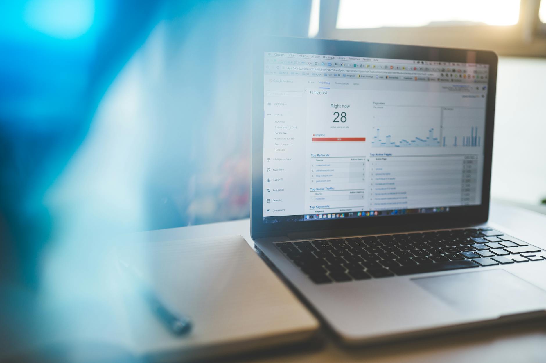 The B2B SEO ROI Framework: Connecting Organic Growth to Pipeline 8 Enterprise sales team reviewing a long B2B sales cycle on a whiteboard